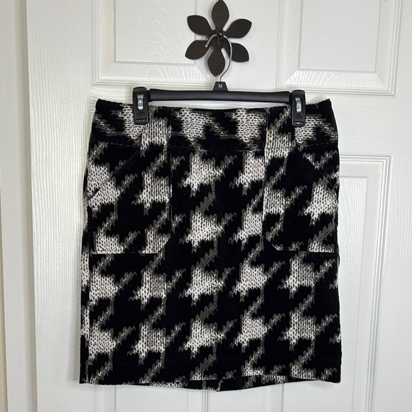 Go International Stylish Black and White Stretch Corduroy Houndstooth Skirt sz11 - Picture 1 of 9